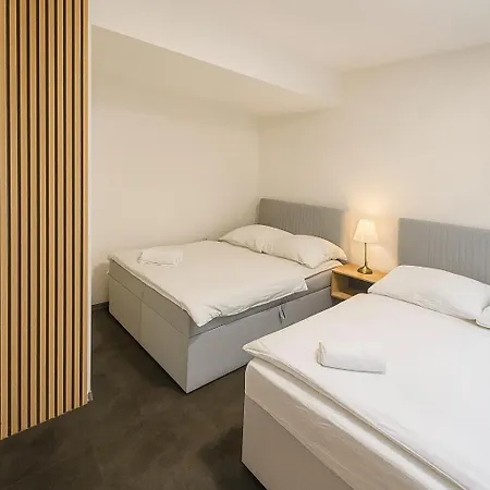 Ideal For Big Groups, Modern 14 Guest Near Prague דירה *