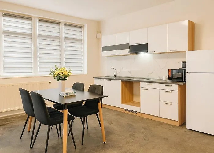 דירה Ideal For Big Groups, Modern 14 Guest Near Prague